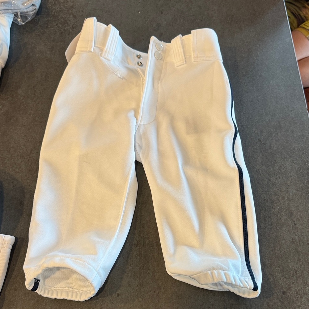 Mizuno new with tags white navy stripe  Kids Baseball Pants size small